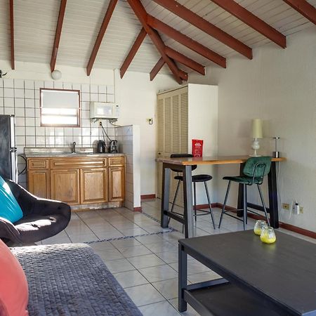 Talk Of The Town Inn & Suites - St Eustatius โอรันเยสตัด ภายนอก รูปภาพ