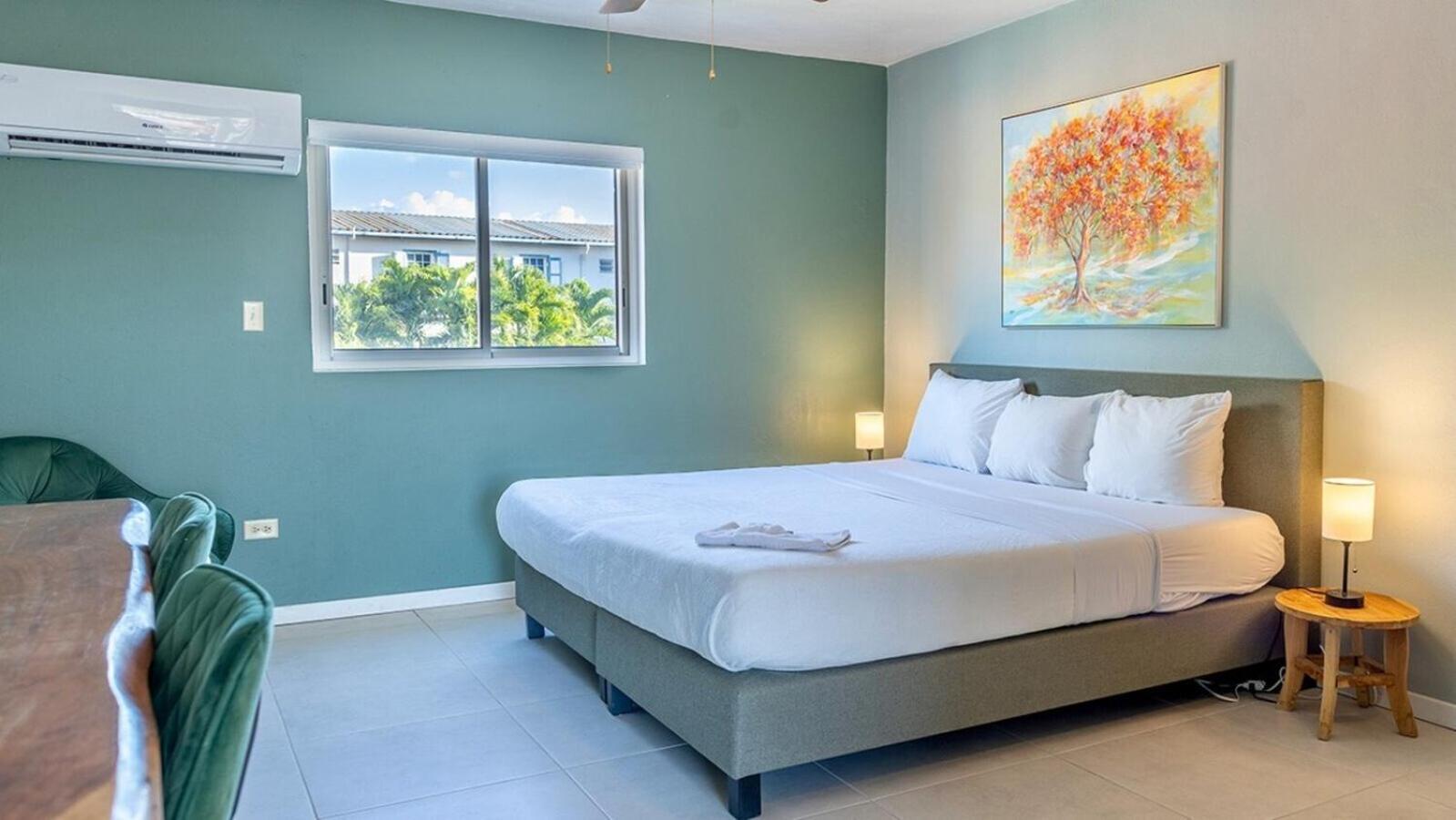 Talk Of The Town Inn & Suites - St Eustatius โอรันเยสตัด ภายนอก รูปภาพ