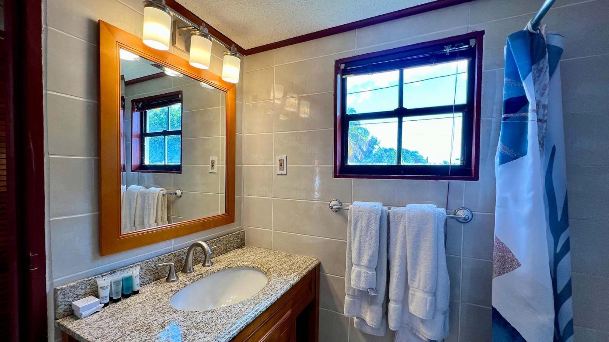 Talk Of The Town Inn & Suites - St Eustatius โอรันเยสตัด ภายนอก รูปภาพ