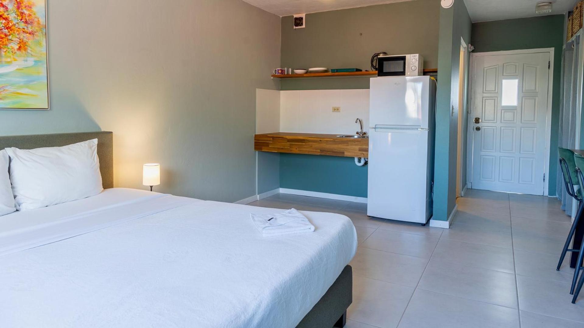 Talk Of The Town Inn & Suites - St Eustatius โอรันเยสตัด ภายนอก รูปภาพ