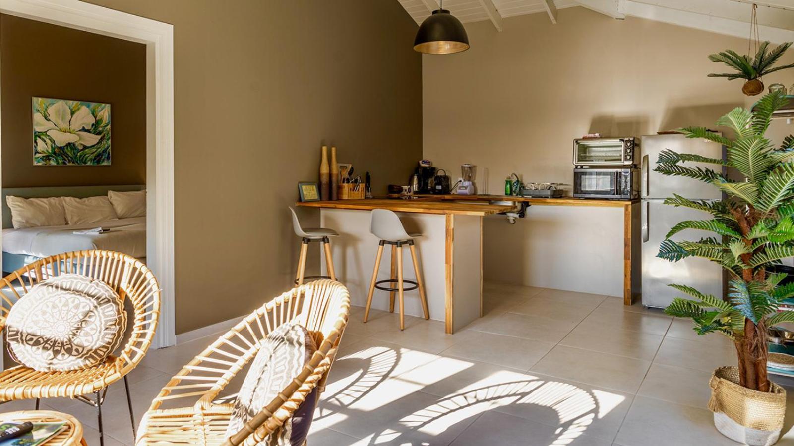 Talk Of The Town Inn & Suites - St Eustatius โอรันเยสตัด ภายนอก รูปภาพ