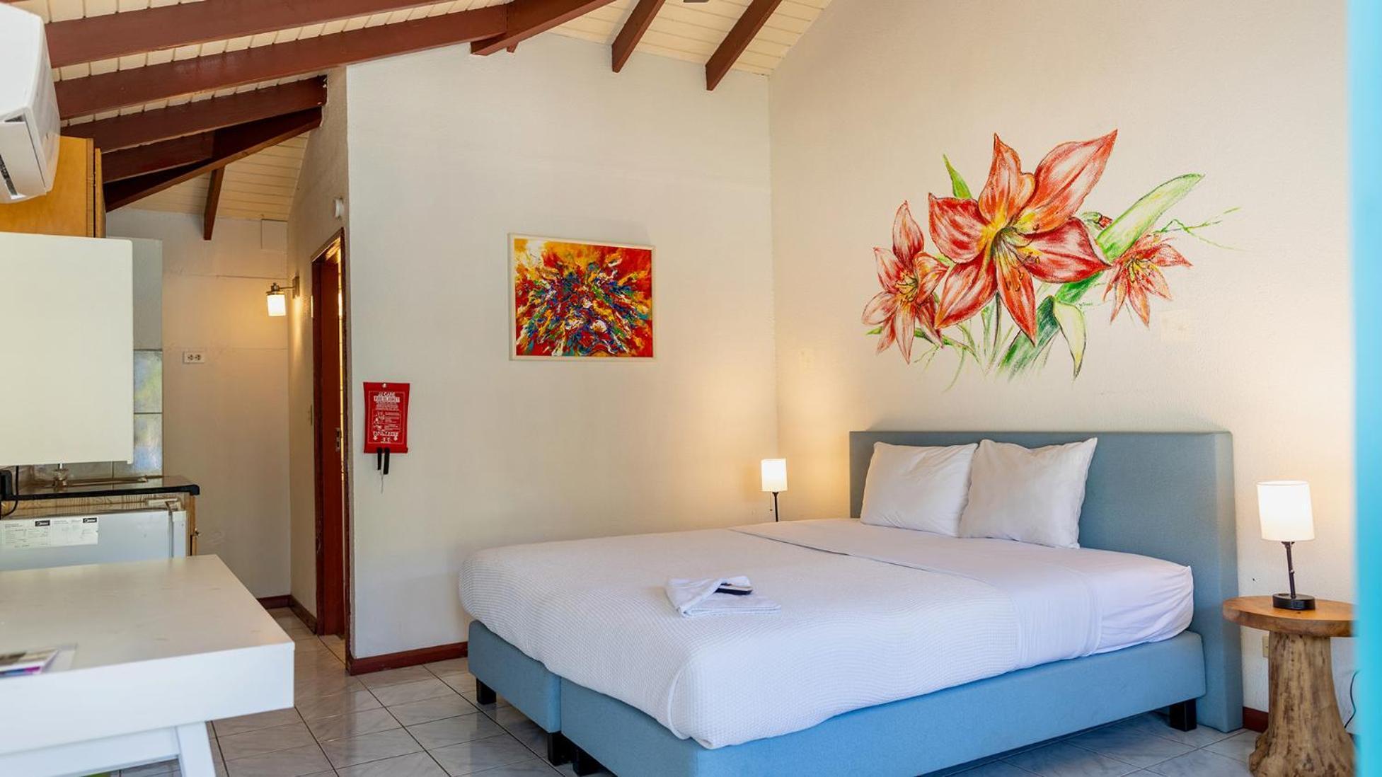 Talk Of The Town Inn & Suites - St Eustatius โอรันเยสตัด ภายนอก รูปภาพ