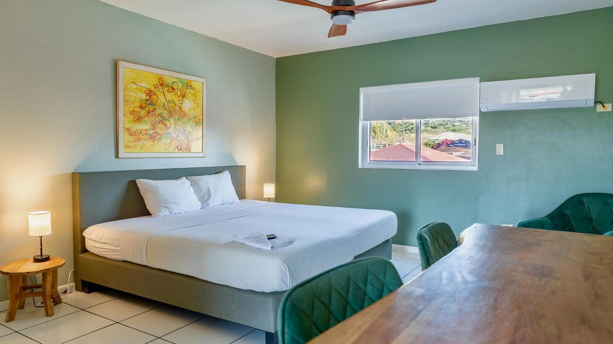 Talk Of The Town Inn & Suites - St Eustatius โอรันเยสตัด ภายนอก รูปภาพ