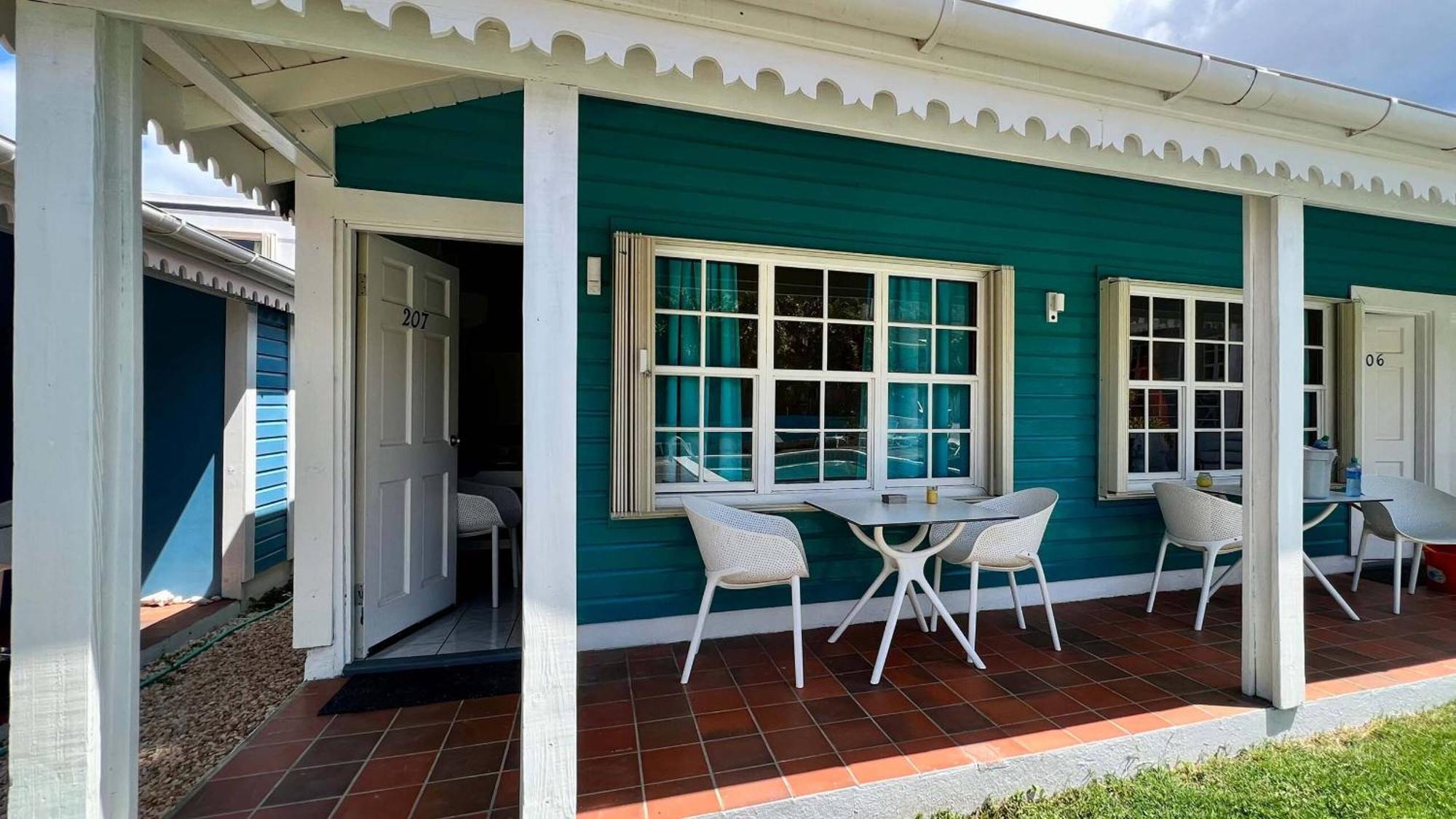 Talk Of The Town Inn & Suites - St Eustatius โอรันเยสตัด ภายนอก รูปภาพ